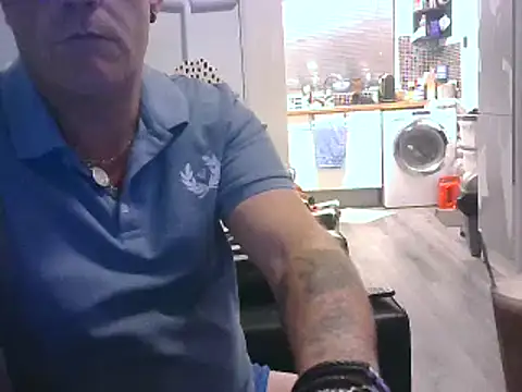 Snapshot of hefin18 chatting on February 6, 2025, 11:15 pm hefin18 online show from February 6, 2025, 11:15 pm