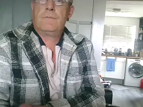 Snapshot of hefin18 chatting on February 10, 2025, 12:50 pm hefin18 online show from February 10, 2025, 12:50 pm