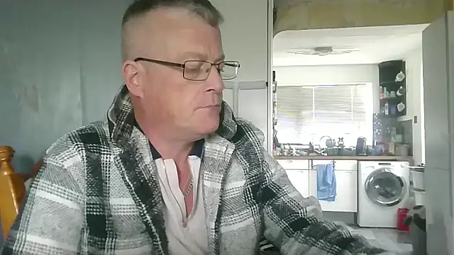 Snapshot of hefin18 chatting on February 17, 2025, 1:21 pm hefin18 online show from February 17, 2025, 1:21 pm