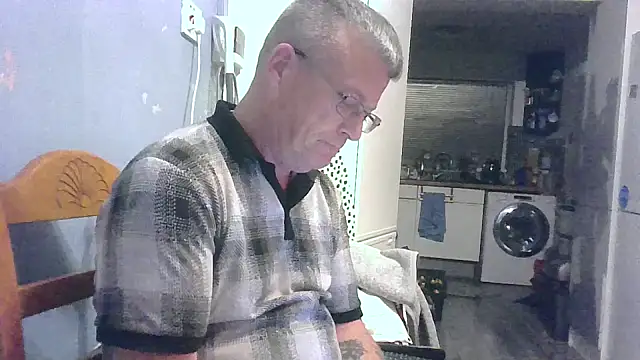 Snapshot of hefin18 chatting on February 26, 2025, 11:04 pm hefin18 online show from February 26, 2025, 11:04 pm