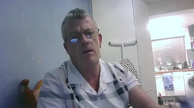 Snapshot of hefin18 chatting on March 5, 2025, 10:32 pm hefin18 online show from March 5, 2025, 10:32 pm