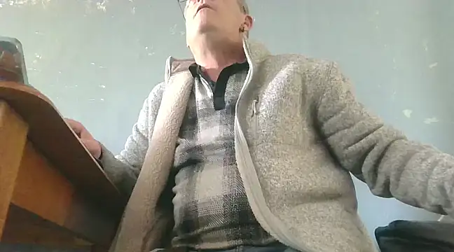 Snapshot of hefin18 chatting on March 10, 2025, 3:30 pm hefin18 online show from March 10, 2025, 3:30 pm