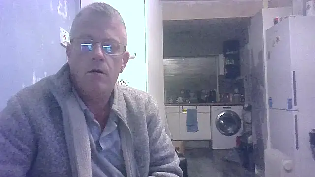 Snapshot of hefin18 chatting on November 12, 2025, 11:14 pm hefin18 online show from November 12, 2025, 11:14 pm