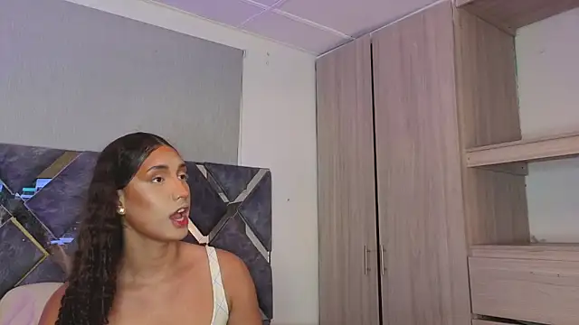 candice777 online show from December 17, 2025, 1:06 pm