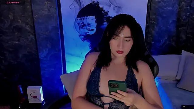 Snapshot of Skyyle_ chatting on July 4, 2026, 1:17 pm Skyyle online show from July 4, 2026, 1:17 pm