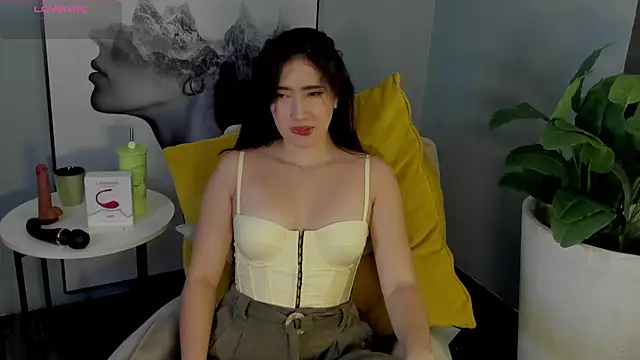 Snapshot of Skyyle_ chatting on July 19, 2026, 5:27 pm Skyyle online show from July 19, 2026, 5:27 pm