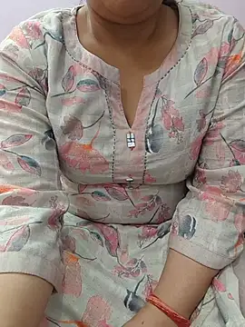 Snapshot of roshni_agrawal0 chatting on June 10, 2026, 8:57 am roshni agrawal0 online show from June 10, 2026, 8:57 am