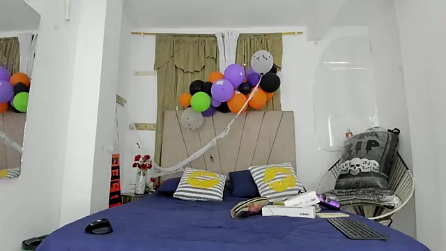 Lady miss    online show from October 28, 2025, 1:03 pm