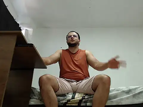 cloudsxxx online show from April 10, 2026, 3:06 pm