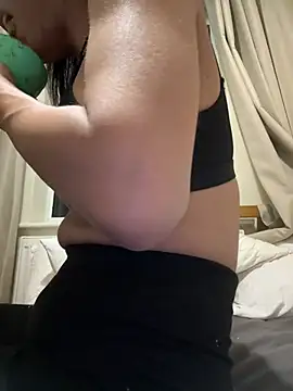 Ladyboyluxe online show from February 21, 2026, 4:57 am