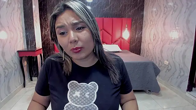 LatinaHoleQueen online show from February 4, 2026, 2:01 pm