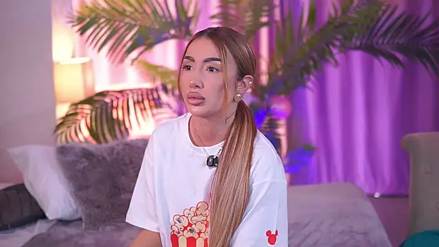 ZennySings online show from December 19, 2025, 12:34 pm