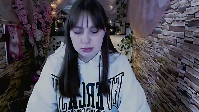 Amanda Bright  online show from September 19, 2025, 6:37 am