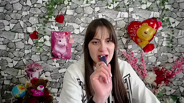 Amanda Bright  online show from February 11, 2026, 11:26 am