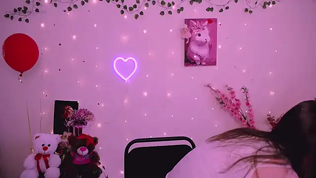 Amanda Bright  online show from April 19, 2026, 8:46 am