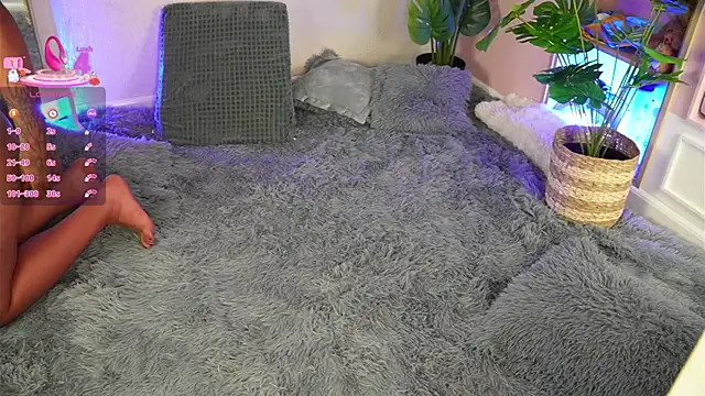 AnnieCouperr online show from October 10, 2025, 7:57 pm