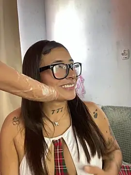 AnnieCouperr online show from November 28, 2025, 3:47 pm