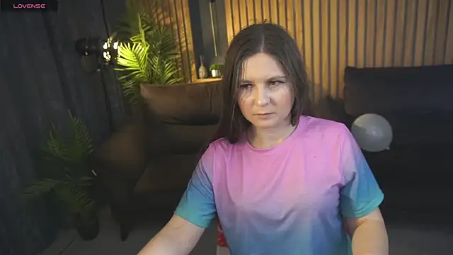 Snapshot of CraveeDoll chatting on February 20, 2026, 7:14 pm CraveeDoll online show from February 20, 2026, 7:14 pm