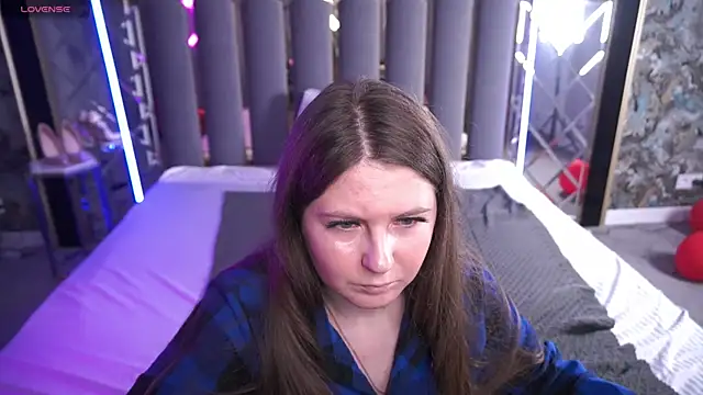 Snapshot of CraveeDoll chatting on March 1, 2026, 7:49 pm CraveeDoll online show from March 1, 2026, 7:49 pm