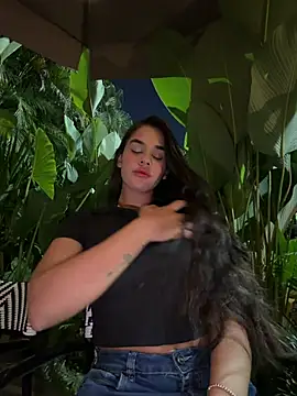 Snapshot of BellaLeclair chatting on March 13, 2026, 11:44 pm BellaLeclair online show from March 13, 2026, 11:44 pm