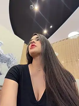 BellaLeclair online show from June 13, 2026, 3:32 pm
