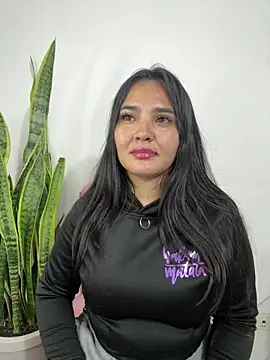 Snapshot of meli__brown chatting on May 19, 2026, 1:56 am meli brown online show from May 19, 2026, 1:56 am