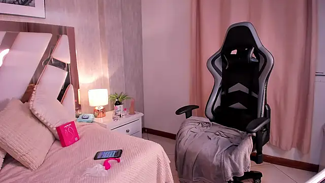 Clhoe Johnson online show from October 2, 2025, 2:40 am