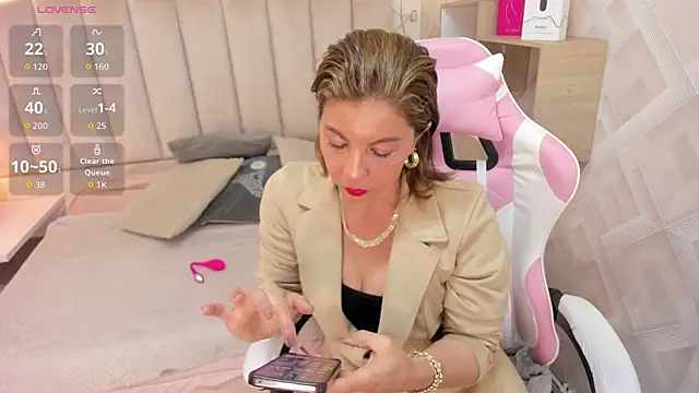 Clhoe Johnson online show from December 20, 2025, 12:34 pm