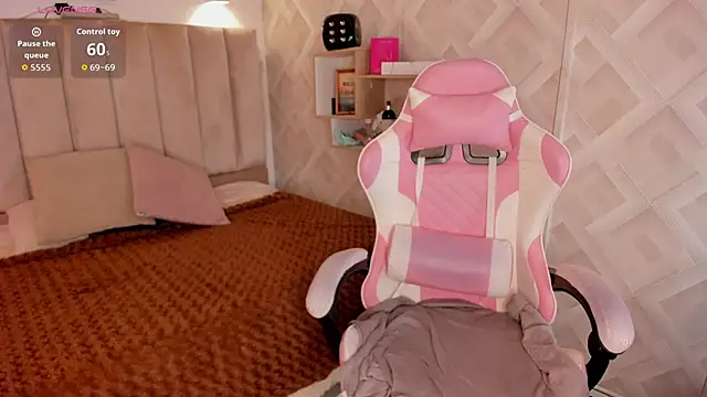 Clhoe Johnson online show from February 25, 2026, 12:48 pm