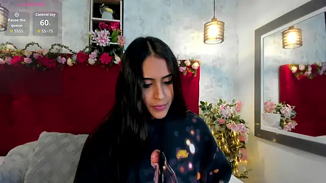 SarahEscobarr online show from September 18, 2025, 4:25 am