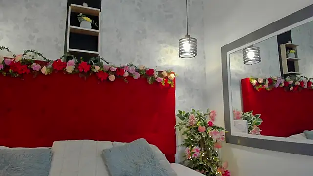 SarahEscobarr online show from December 5, 2025, 3:37 am