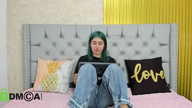 Skarlet 04 online show from November 29, 2025, 5:49 pm