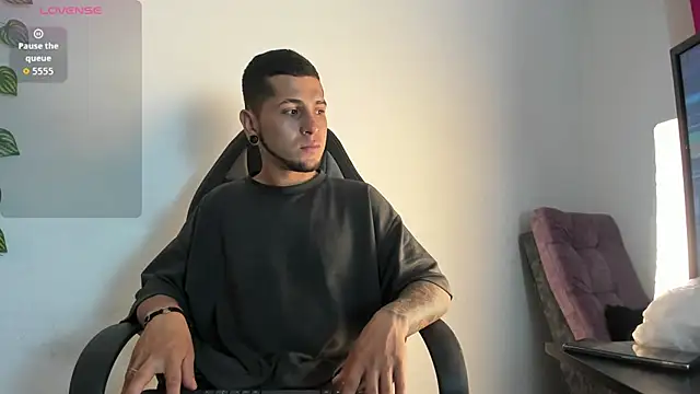 raven smith  online show from February 3, 2026, 5:16 am