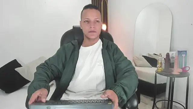 Ricky Owens1 online show from September 12, 2025, 1:11 pm