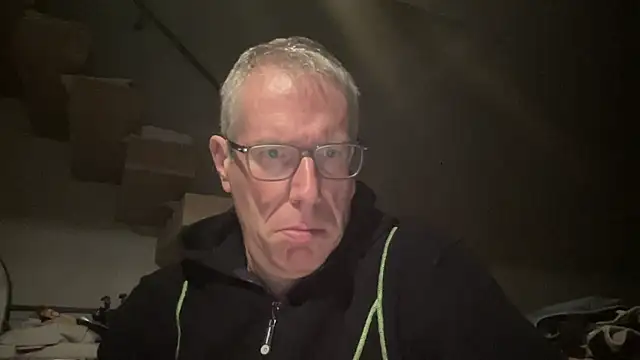 choupipat1 online show from October 6, 2025, 10:51 pm