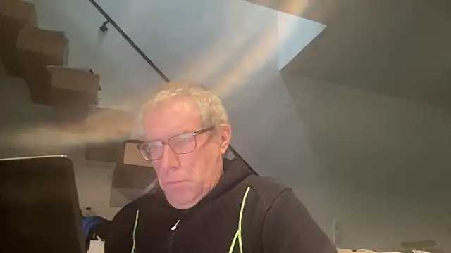 choupipat1 online show from November 19, 2025, 8:14 am