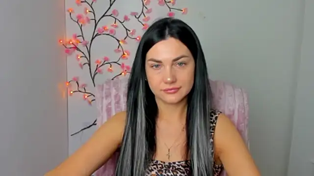 Lune Moon online show from April 8, 2026, 5:40 am