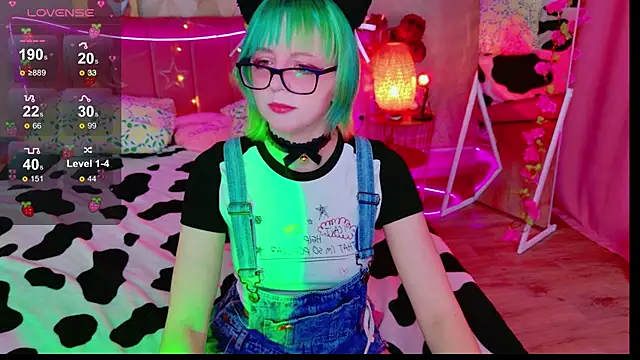 CoralineYoung online show from April 12, 2026, 7:24 am