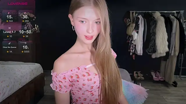 holylisssa online show from October 9, 2025, 5:44 pm