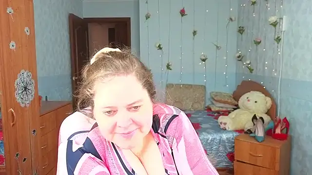 Audrey Aura online show from October 13, 2025, 5:07 am