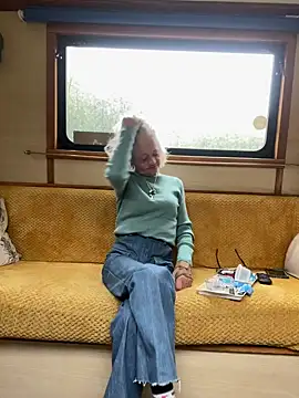 ladyboatlady online show from September 14, 2025, 2:38 pm