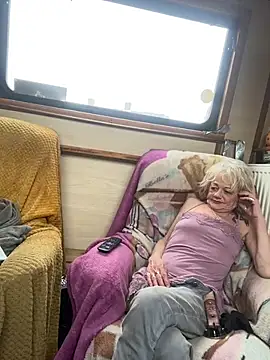 ladyboatlady online show from February 22, 2026, 4:16 pm