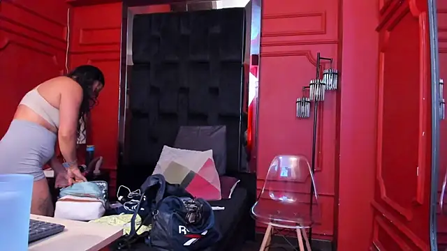 bellarivera  online show from April 21, 2026, 7:17 pm