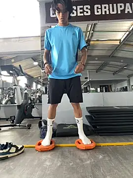 dreyk20 online show from April 23, 2026, 6:21 pm