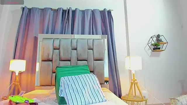 Karlaliones69 online show from October 15, 2025, 11:43 am