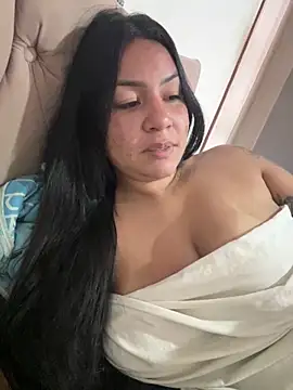 julianamascarada online show from September 23, 2025, 12:52 pm