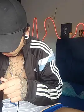 Tattoboy19cm online show from October 18, 2025, 6:41 pm