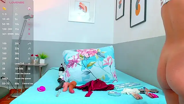 cutepetitee online show from September 27, 2025, 7:30 pm