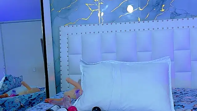 cutepetitee online show from April 22, 2026, 7:48 pm