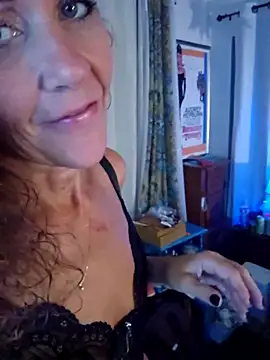 PhynneNicole online show from November 6, 2025, 6:36 am